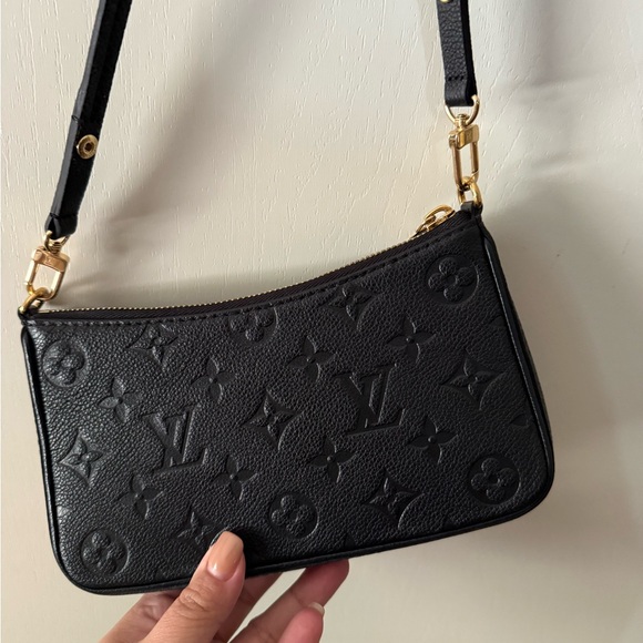 LV Monogram pouch - Picture 7 of 16